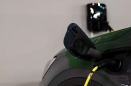 Tesla Supercharger V4: Come Cambia il Viaggiare in Elettrico nel 2025